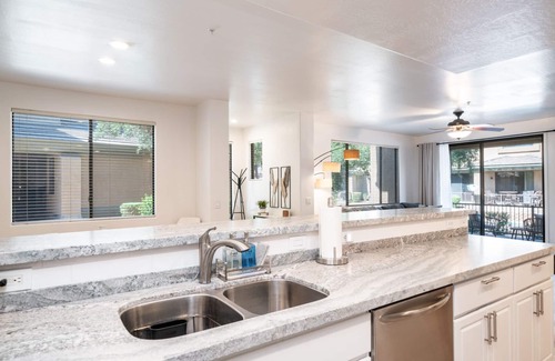 Fox Crossing House | NEWLY RENOVATED Light and bright waterfront townhome in Chandler.