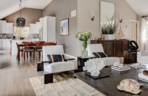 Shinnecock Hills House | Newly Renovated, Modern home with pool, cathedral ceilings, open-floor.