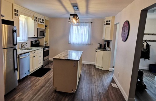 Paisley Cottage | Newly Renovated Modern cottage within walking distance to Saugeen river.