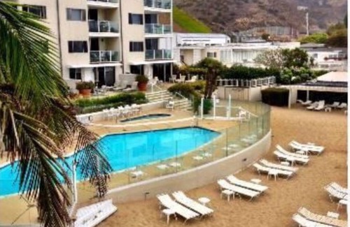 Eastern Malibu Condo | NEWLY RENOVATED Ocean Front Carbon Beach Malibu Escape