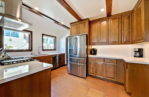 Mission Beach Villa | Newly Renovated Oceanfront 8BD/2 Houses w/AC, Hot Tub, Firepit, & Huge Rooftop Deck!