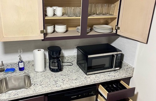 Warner Robins House | Newly renovated, pet-friendly home near Robins AFB