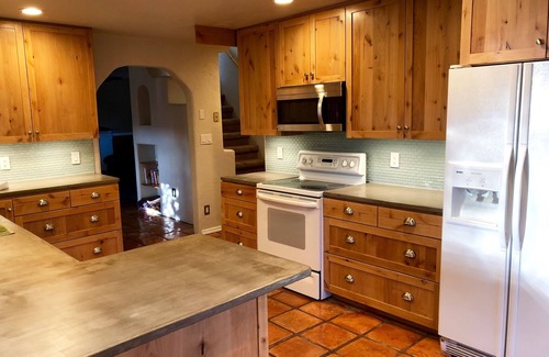 Sandia Knolls House | NEWLY RENOVATED PRIVATE MOUNTAIN HOME WITH HOT TUB