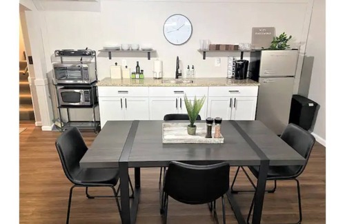 Westlake House | Newly Renovated Private Cozy & Conveniently Located
