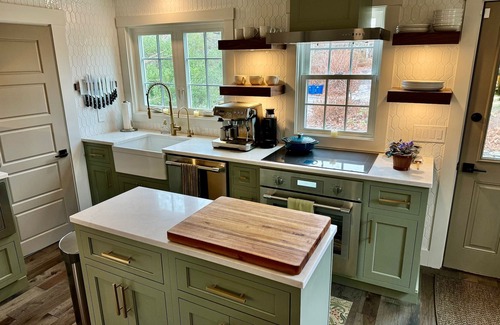 Provincetown Cottage | Newly Renovated Quintessential P'town Cottage - Sleeps 4!