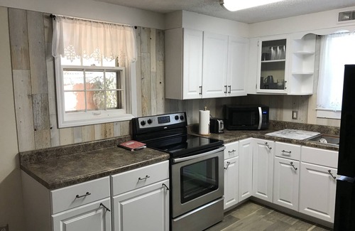 Alderson House | Newly renovated single country home near Greenbrier River