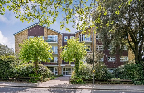 Wimbledon Apartment | Newly renovated spacious 3 bedroom apt in charming Wimbledon Village