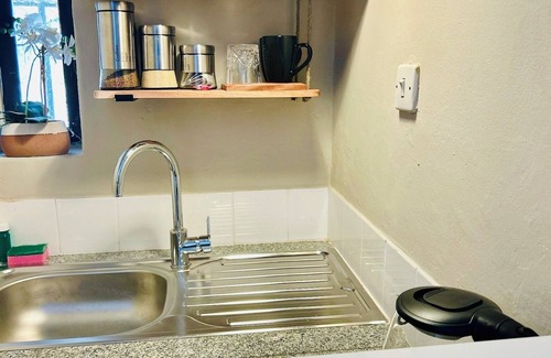 Greendale Apartment | Newly Renovated Studio on 2 Acres: Modern, Rustic & Peaceful Getaway in Harare!
