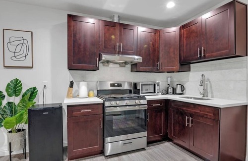 Alhambra House | Newly Renovated Studio near DTLA★sleeps 4★Pet OK