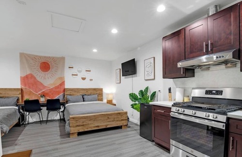 Alhambra House | Newly Renovated Studio near DTLA★sleeps 4★Pet OK