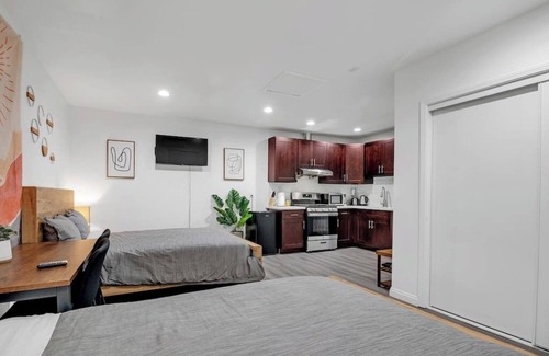 Alhambra House | Newly Renovated Studio near DTLA★sleeps 4★Pet OK