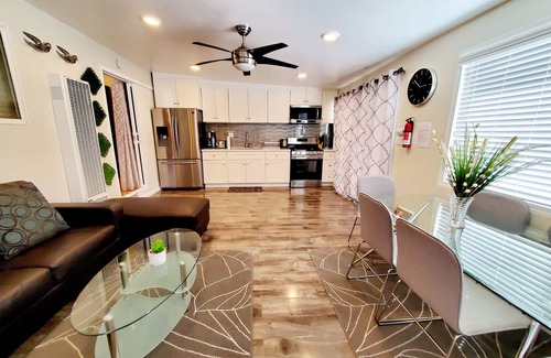 Oak Park House | Newly Renovated Stylish Guest Suite with Exterior Entrance