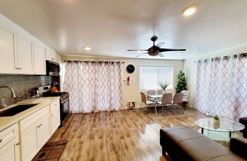 Oak Park House | Newly Renovated Stylish Guest Suite with Exterior Entrance