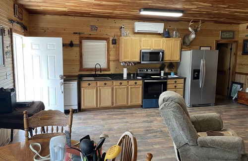 Deepwater Cabin | Newly Renovated Super Clean Cabin on Truman Lake Warsaw, Clinton, Bucksaw.