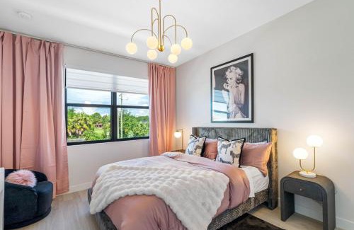 University House | Newly Renovated Tampa Townhouse Prime Location