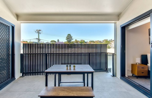 Mount Gravatt Apartment | Newly spacious top level good view near city apartment