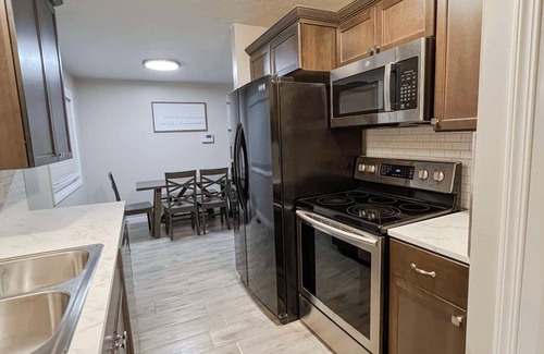 Shelley House | Newly updated 5-bedroom house with AC and WiFi in charming Shelley