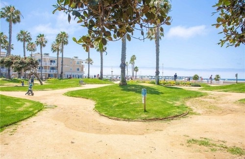 Hermosa Beach Condo | Newly updated beach studio steps to the beach