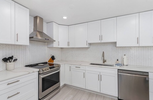 McGregor House | Newly Updated! RiverView Retreat Historic Fort Myers, FL 10 guests, Spa & pool