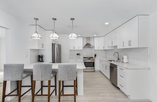 McGregor House | Newly Updated! RiverView Retreat Historic Fort Myers, FL 10 guests, Spa & pool