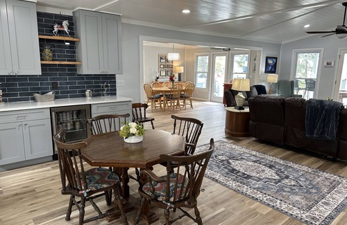 Eatonton House | Newly Updated Spacious Home on Quiet Deep Water Cove with Amazing Views!