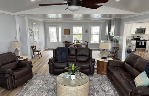 Eatonton House | Newly Updated Spacious Home on Quiet Deep Water Cove with Amazing Views!