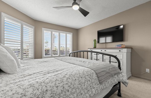 Isla del Sol Apartment | Newly Updated St. Pete 2-BR Condo on Isla Del Sol