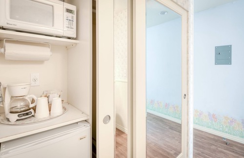 Historic Bayfront Apartment | Newport Bayfront Studio with Fireplace has Smashing Views!