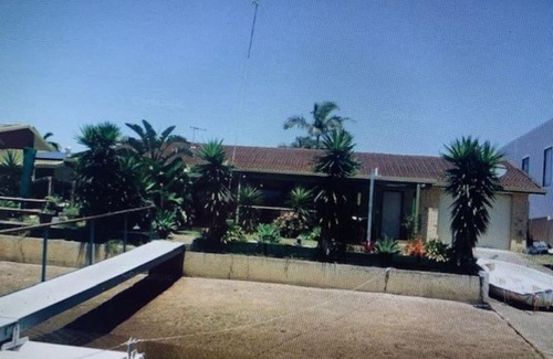 Newport House | Newport Canal - Waterways, Boat Parking, Yachts High Mast,