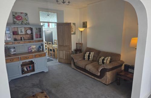 Newton Apartment | NEWTON HEATH APARTMENT -750mtrs to beach - Spacious ground floor - Sleeps 6