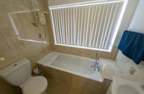Newton Apartment | NEWTON HEATH APARTMENT -750mtrs to beach - Spacious ground floor - Sleeps 6
