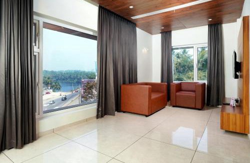Azhinjilam Hotel | Nexstay River Mouth International