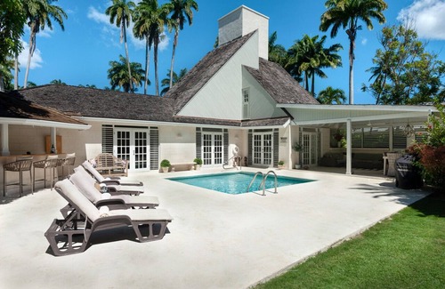 Porters House | NEXT TO BEACH STUNNING VILLA & POOL WITHIN LUSH TROPICAL PRIVATE GARDENS & GATES