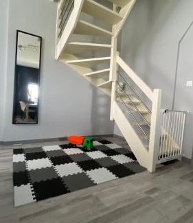 Ransart Apartment | Next2Airport - Appartement House of Lions