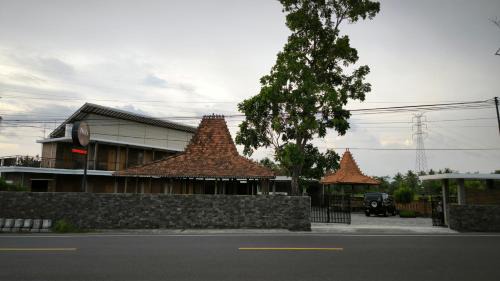 Mungkid House | Nez's Guesthouse Syariah