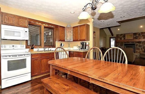 Northface House | NF17- Cool Creek side home! Hot Tub! Pets ok!