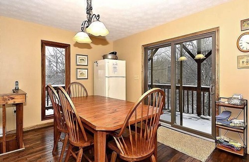 Northface House | NF17- Cool Creek side home! Hot Tub! Pets ok!