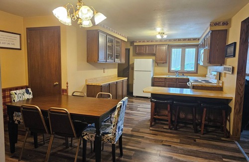 Oneida House | NFL Draft, Charming 3-bedrooms 2 full bathrooms 10 miles to Lambeau