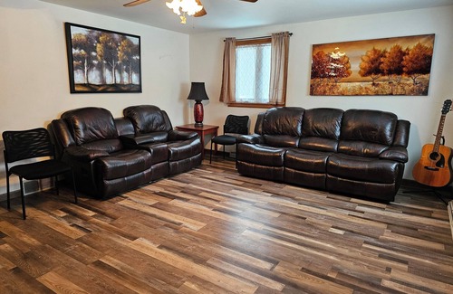 Oneida House | NFL Draft, Charming 3-bedrooms 2 full bathrooms 10 miles to Lambeau