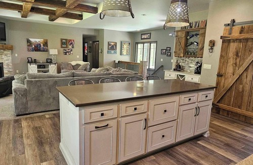 Abrams House | NFL Draft Country Hideaway 18 minutes from Lambeau field
