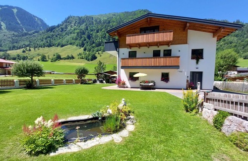 Fusch an der Grossglocknerstrasse Apartment | Nice apartment for 2 people with WIFI, TV, balcony and parking