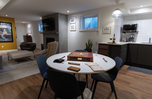 St. Catharines Bed & Breakfast | Niagara Getaway up to 4 with Breakfast!
