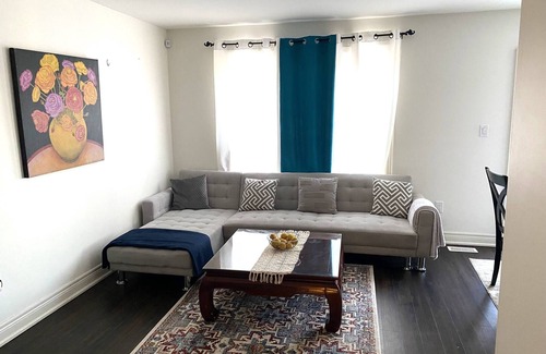 Thorold House | Niagara Sleeps 6 Cozy 3bed 3bath Near Falls