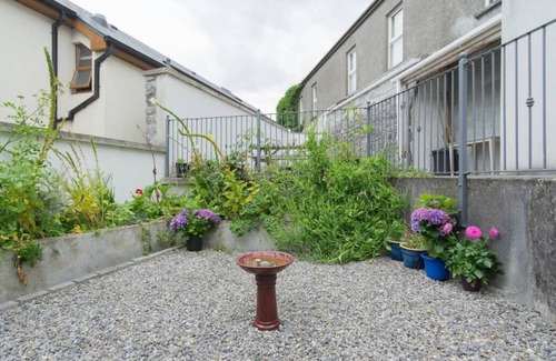 Kinvara Cottage | Niamh's Seaside Cottage Perfect location in the Heart of Kinvara Explore Unwind.
