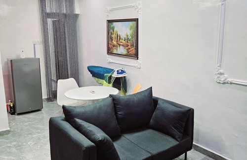 Alimosho Apartment | Nice 1 bedroom Pent House area of an apartment.Having it own separate entrance