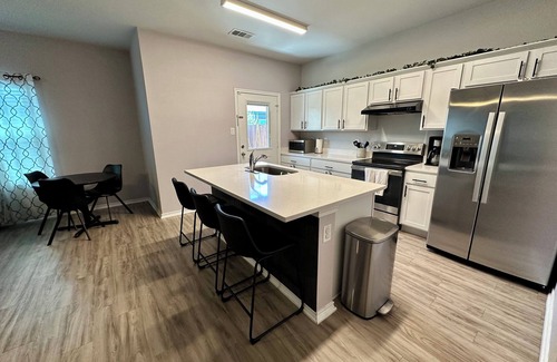 Grand Prairie House | Nice 2 BD/2 BA in Grand Prairie near DFW, AT&T & Epic