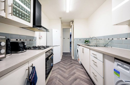 West Kensington Apartment | Nice 2-bed flat near earls court