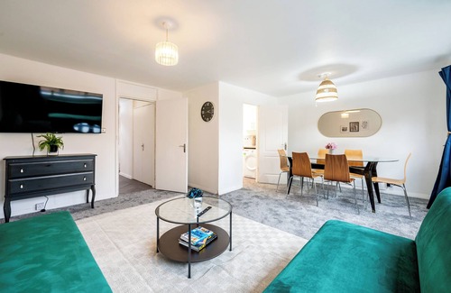 West Kensington Apartment | Nice 2-bed flat near earls court