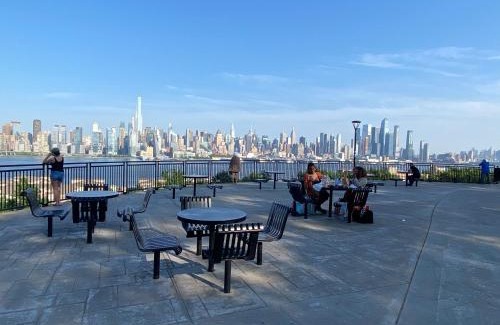North Bergen Apartment | Nice 2 bedrooms, Massage Seat, close to New York, THE BEST CHOICES!