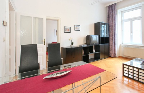 Ottakring Apartment | Nice 2 room apartment with luxurious bathroom for up to 4 people